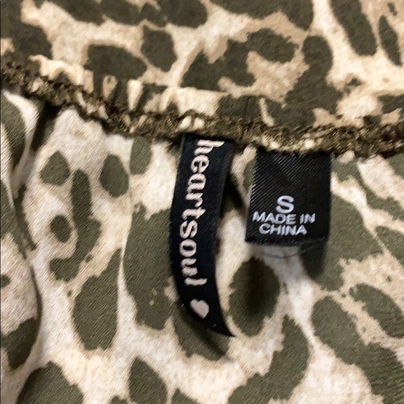 🍍4/$10🍍 Halter leopard print top - Picture 5 of 5